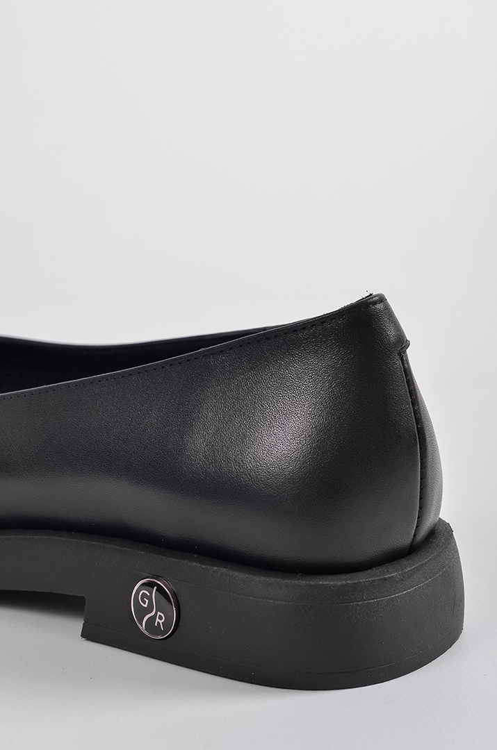 Класичні чорні шкіряні туфлі на підборах великих розмірів