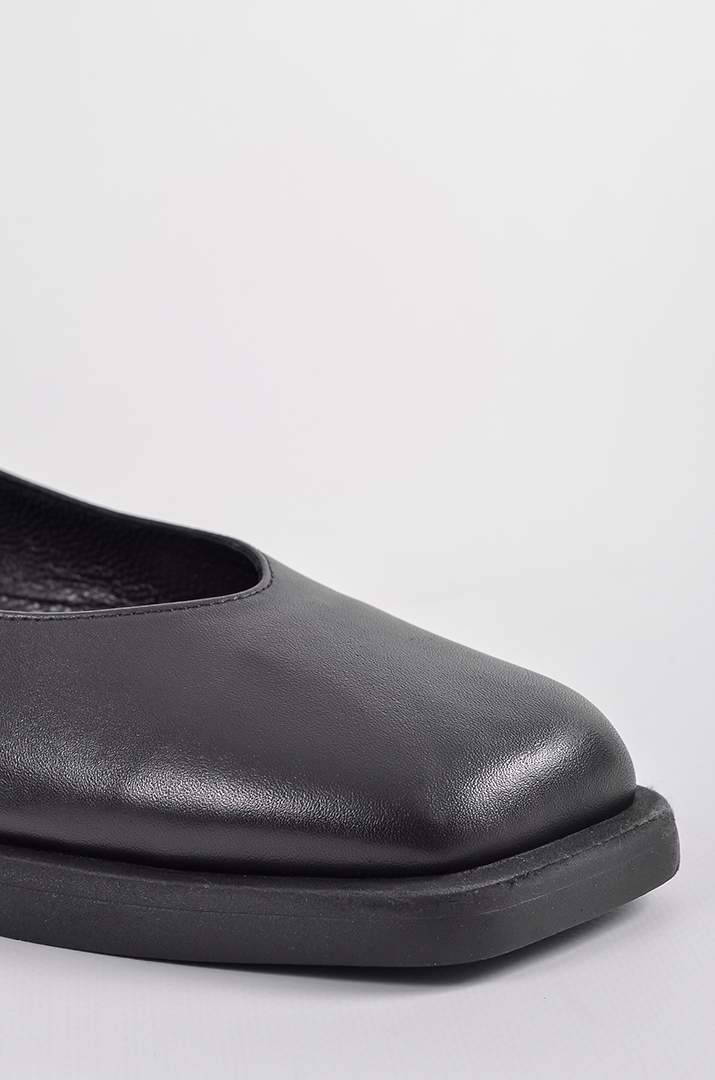 Класичні чорні шкіряні туфлі на підборах великих розмірів