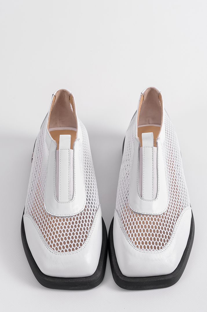 Туфлі в білому кольорі з сіткою та шкіряними вставками великих розмірів