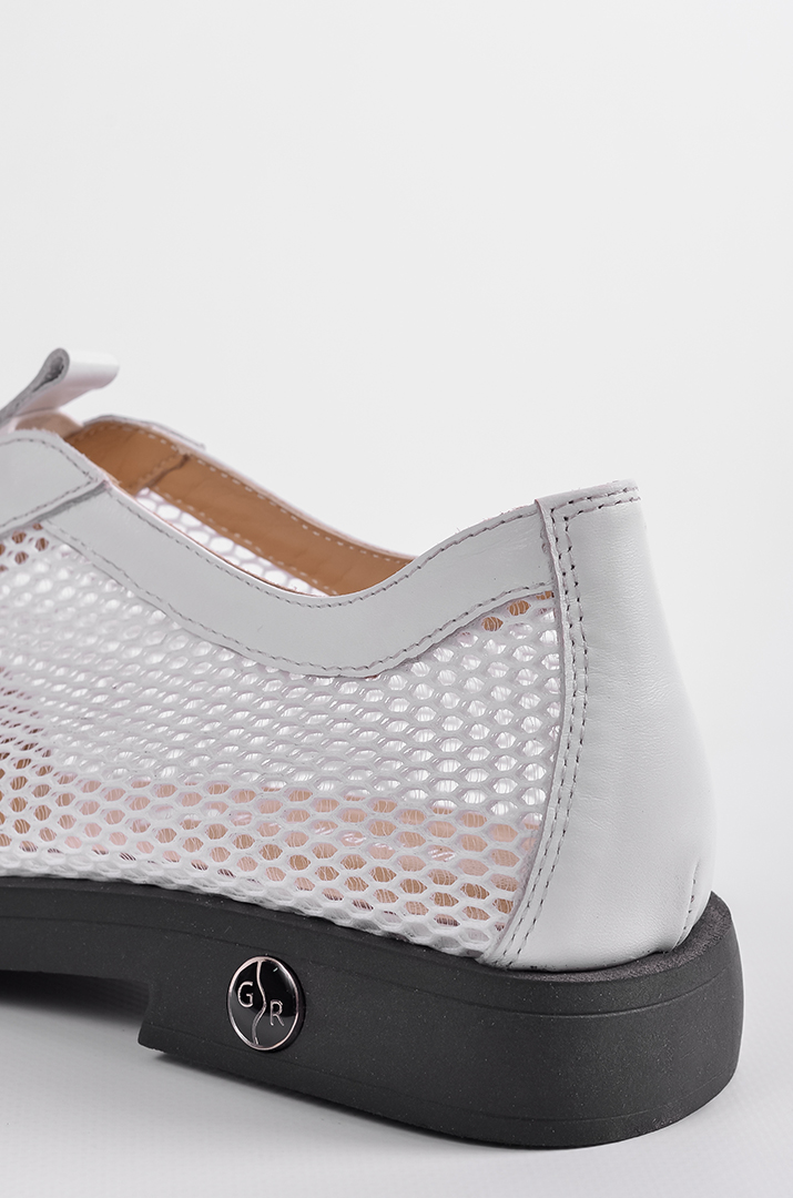 Туфлі в білому кольорі з сіткою та шкіряними вставками великих розмірів