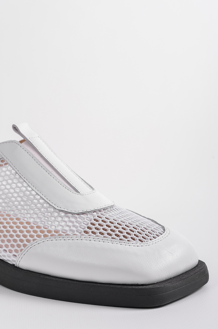 Туфлі в білому кольорі з сіткою та шкіряними вставками великих розмірів
