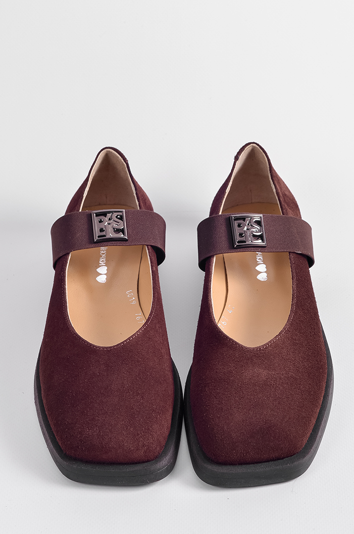 Замшеві туфлі в темно-коричневому кольорі з фіксуючою резинкою великих розмірів