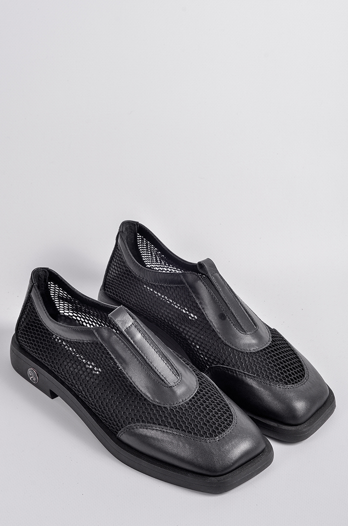 Чорні шкіряні туфлі з сітчастими вставками великих розмірів