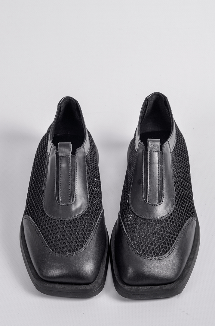 Чорні шкіряні туфлі з сітчастими вставками великих розмірів