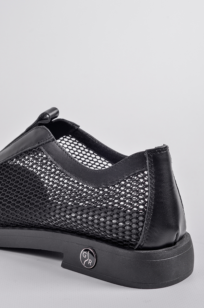 Чорні шкіряні туфлі з сітчастими вставками великих розмірів
