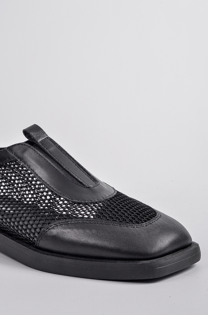 Чорні шкіряні туфлі з сітчастими вставками великих розмірів