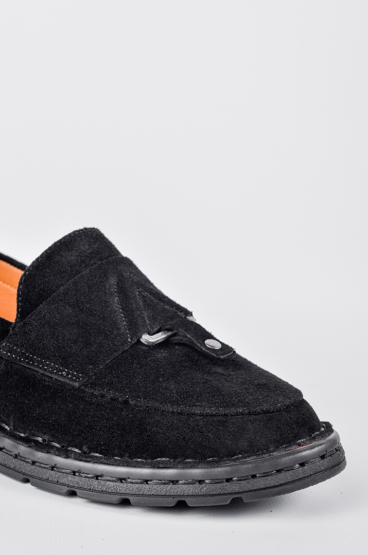 Замшеві туфлі чорного кольору з декоративною вставкою великих розмірів