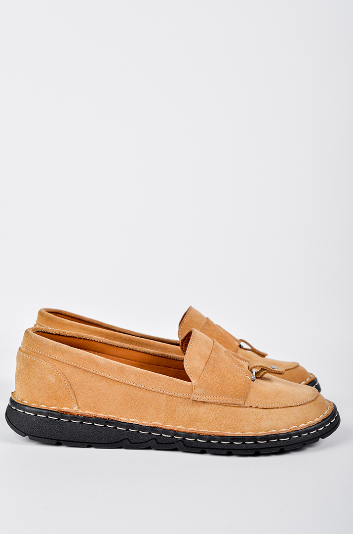 Замшеві туфлі бежевого кольору з декоративною вставкою великих розмірів