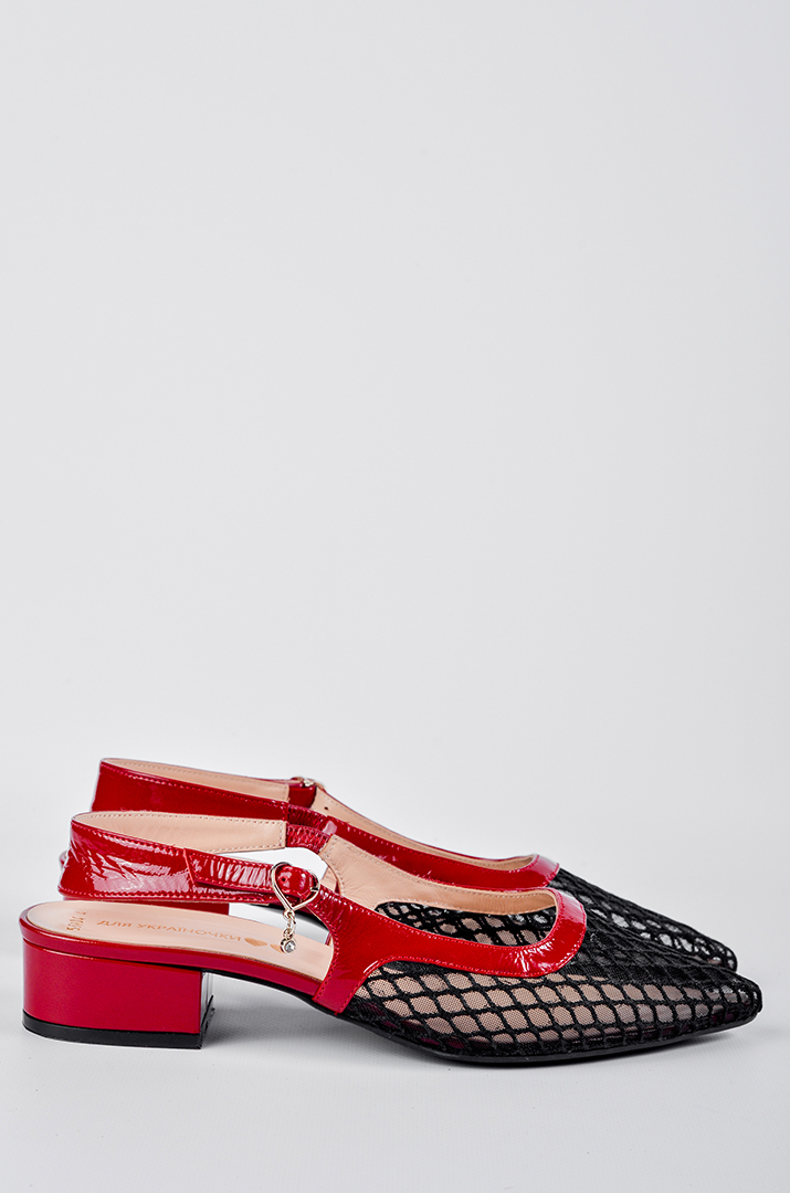 Туфлі із поєднанням чорної сітки та червоних акцентів великих розмірів