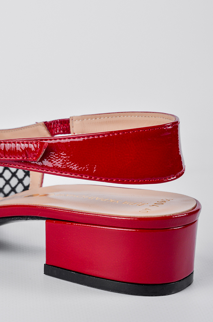 Туфлі із поєднанням чорної сітки та червоних акцентів великих розмірів