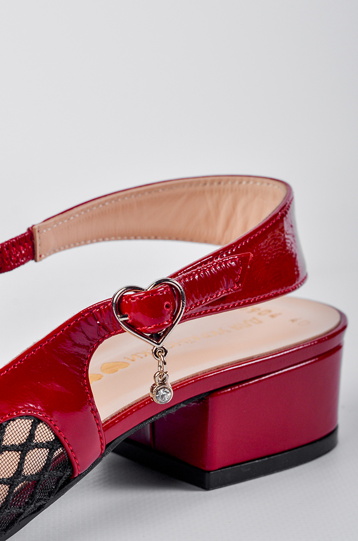 Туфлі із поєднанням чорної сітки та червоних акцентів великих розмірів