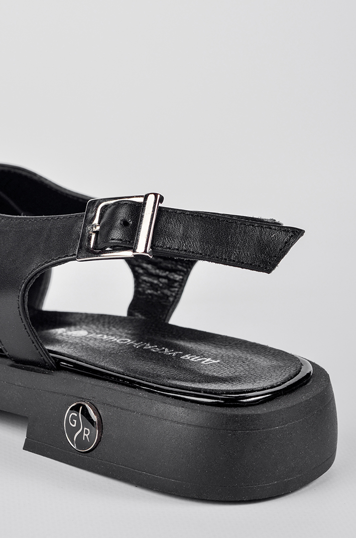 Чорні туфлі з відкритою п'яткою і сітчастими вставками великих розмірів