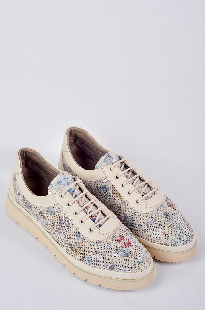 Спортивные туфли кремового оттенка с цветным фактурным рисунком больших размеров
