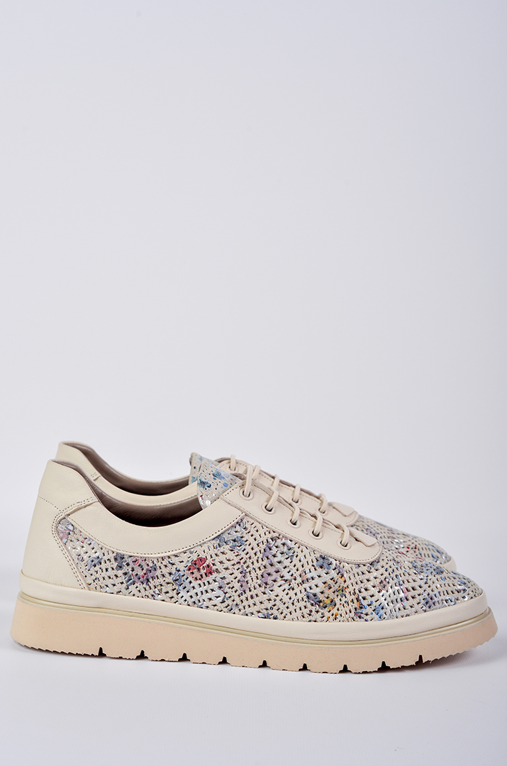 Спортивные туфли кремового оттенка с цветным фактурным рисунком больших размеров