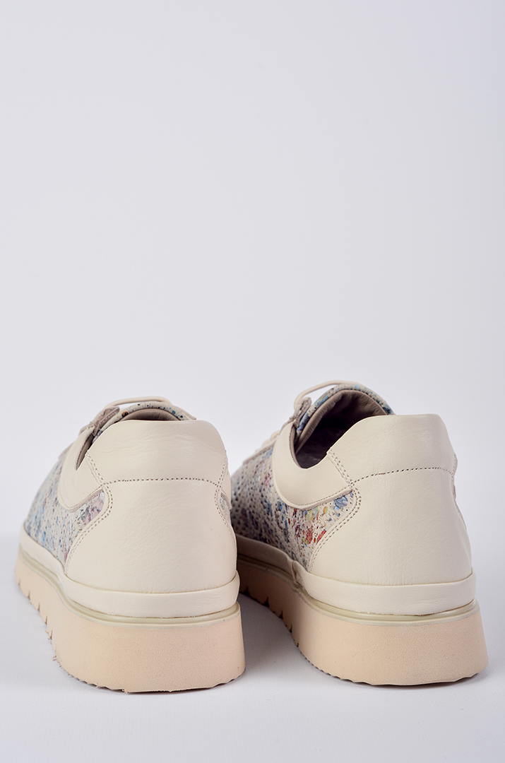 Спортивные туфли кремового оттенка с цветным фактурным рисунком больших размеров