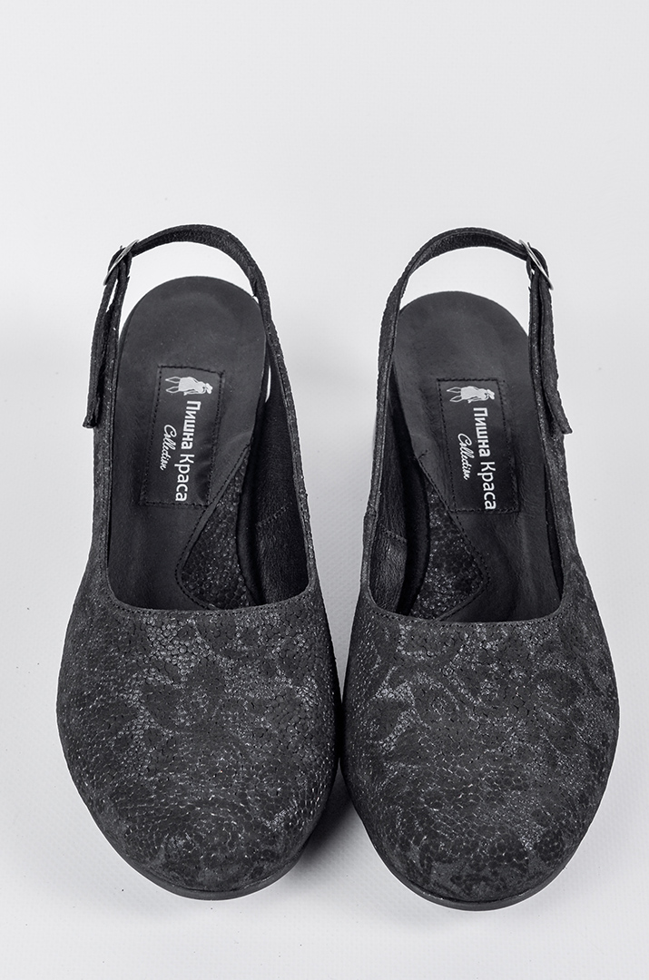 Туфлі чорного кольору з квітковим орнаментом великих розмірів