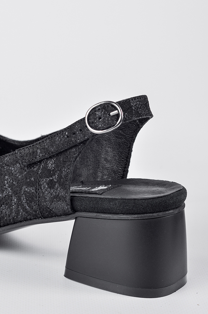 Туфлі чорного кольору з квітковим орнаментом великих розмірів