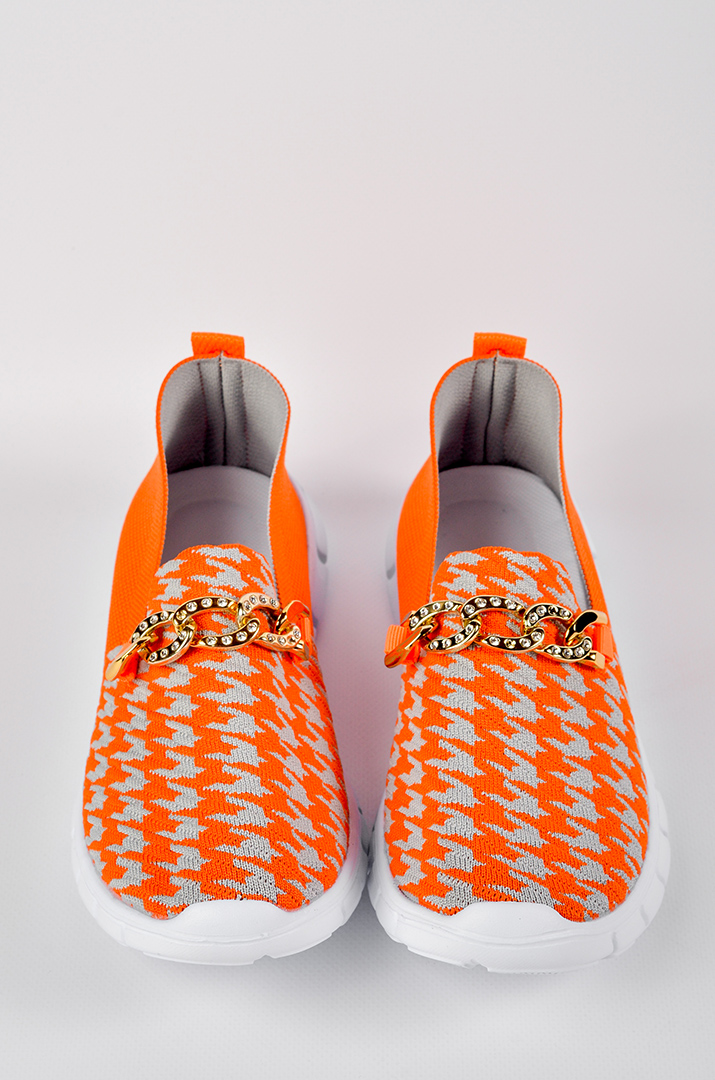 Яскраві туфлі декоративним ланцюжком великих розмірів