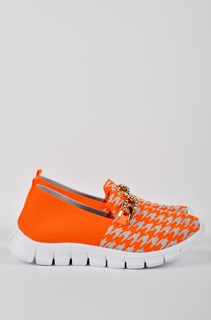 Яскраві туфлі декоративним ланцюжком великих розмірів