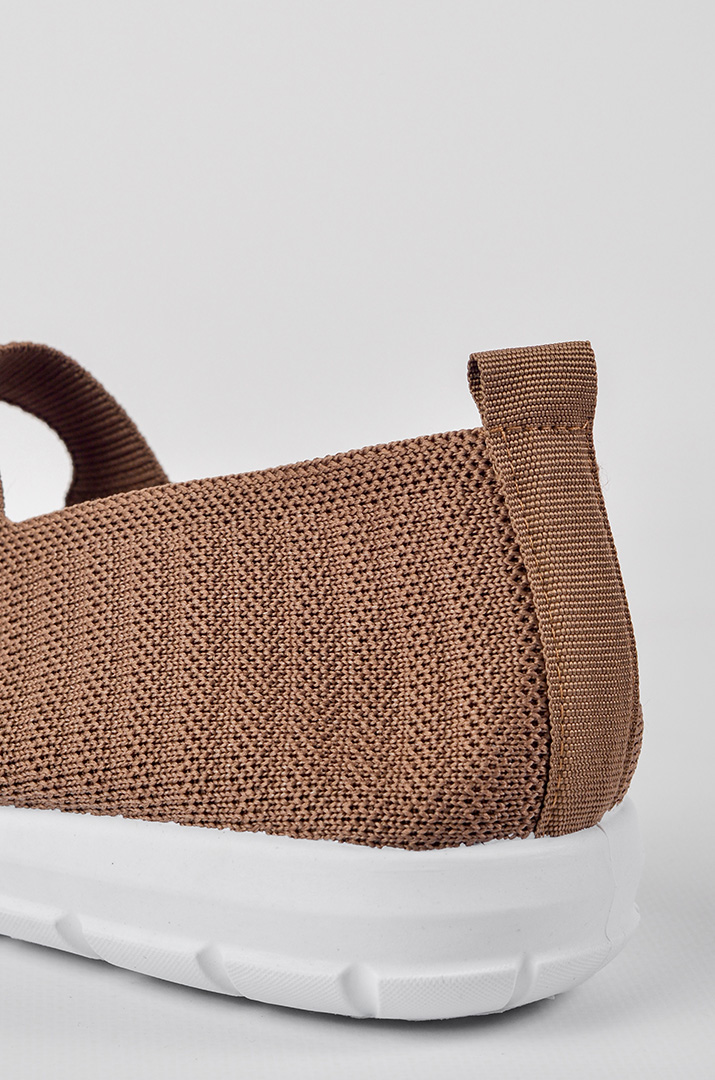 Легкі спортивні туфлі з трикотажним верхом великих розмірів