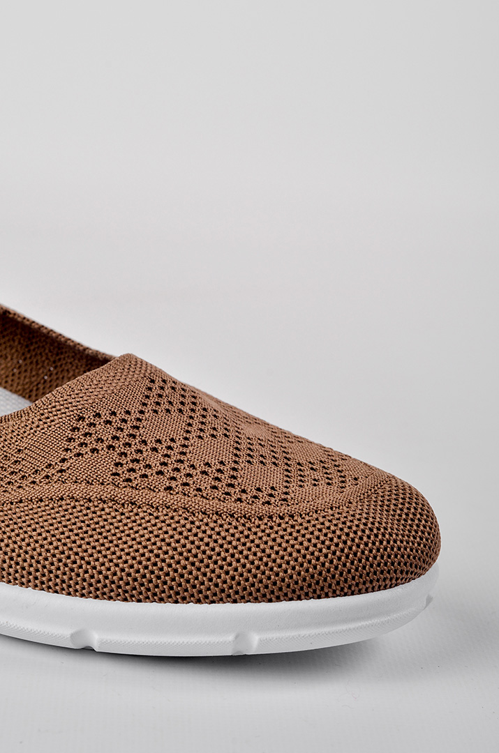 Легкі спортивні туфлі з трикотажним верхом великих розмірів