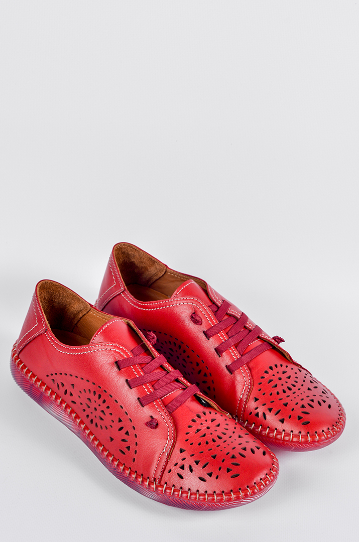 shkiryani_tufli_v_chervonomu_kolori_z_napivprozoroyu_relyefnoyu_pidoshvoyu_velykyh_rozmiriv_46101_Pishna_Krasa Шкіряні туфлі в червоному кольорі з напівпрозорою рельєфною підошвою великих розмірів