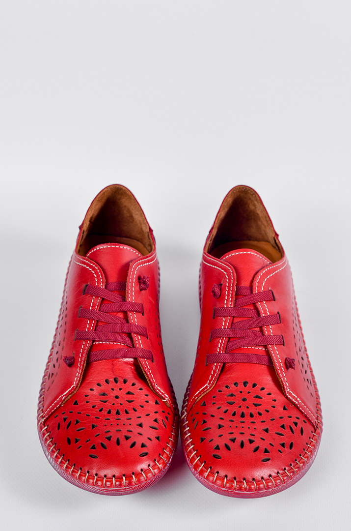 shkiryani_tufli_v_chervonomu_kolori_z_napivprozoroyu_relyefnoyu_pidoshvoyu_velykyh_rozmiriv_46101_Pishna_Krasa Шкіряні туфлі в червоному кольорі з напівпрозорою рельєфною підошвою великих розмірів