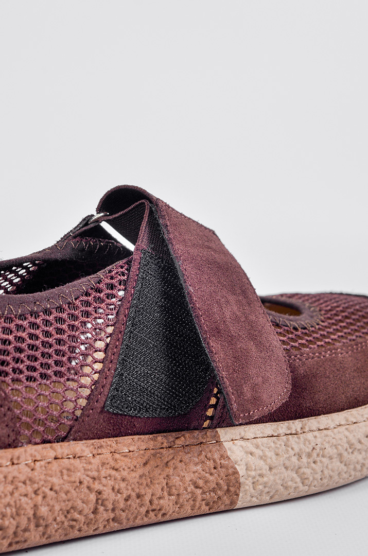 Туфлі з замшевими деталями та сітчастим дизайном великих розмірів