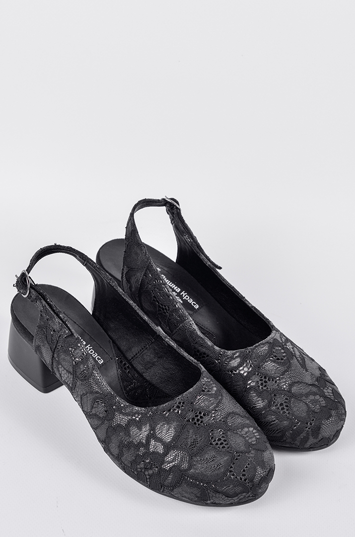Туфли черного цвета с ажурным декором больших размеров