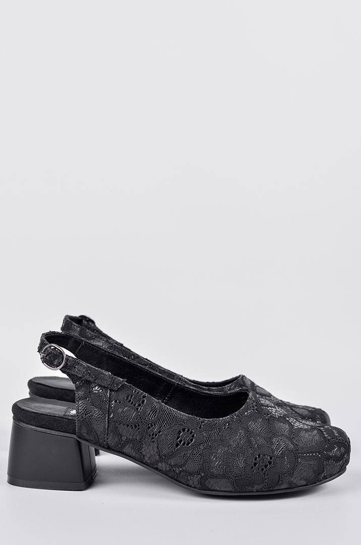 Туфли черного цвета с ажурным декором больших размеров