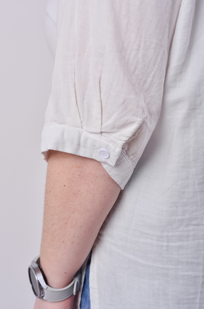 Туніка пряма на ґудзиках та з накладними кишенями великих розмірів