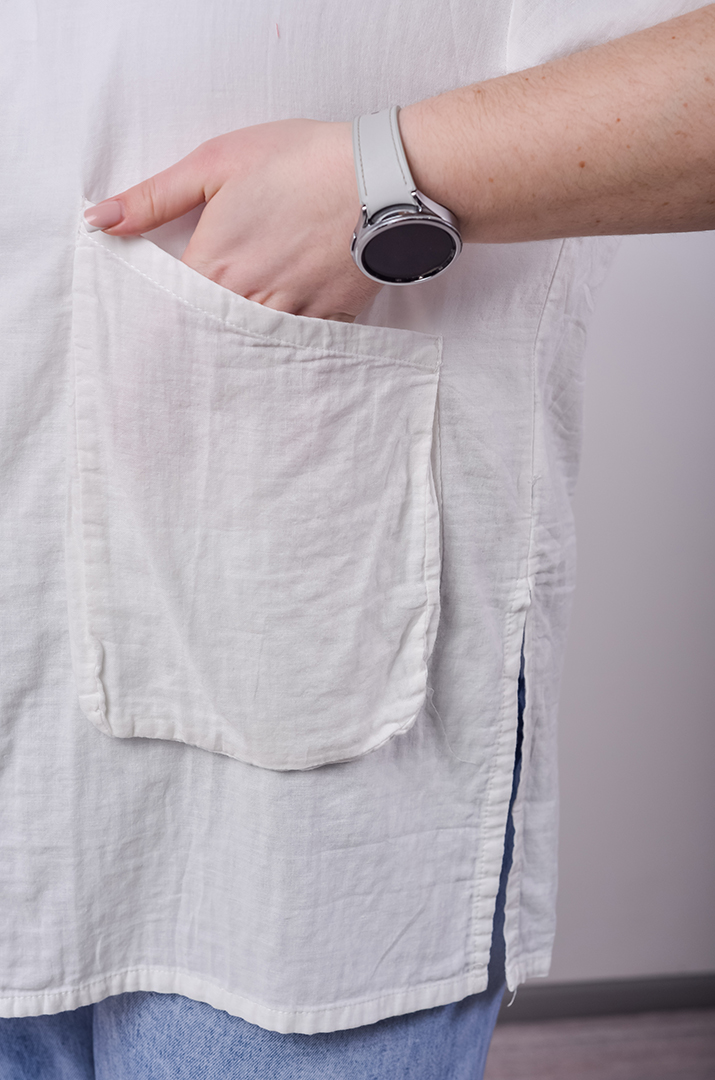 Туніка пряма на ґудзиках та з накладними кишенями великих розмірів