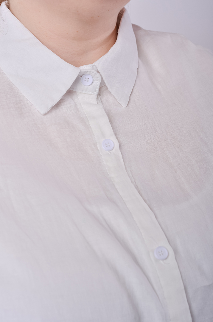 Туніка пряма на ґудзиках та з накладними кишенями великих розмірів