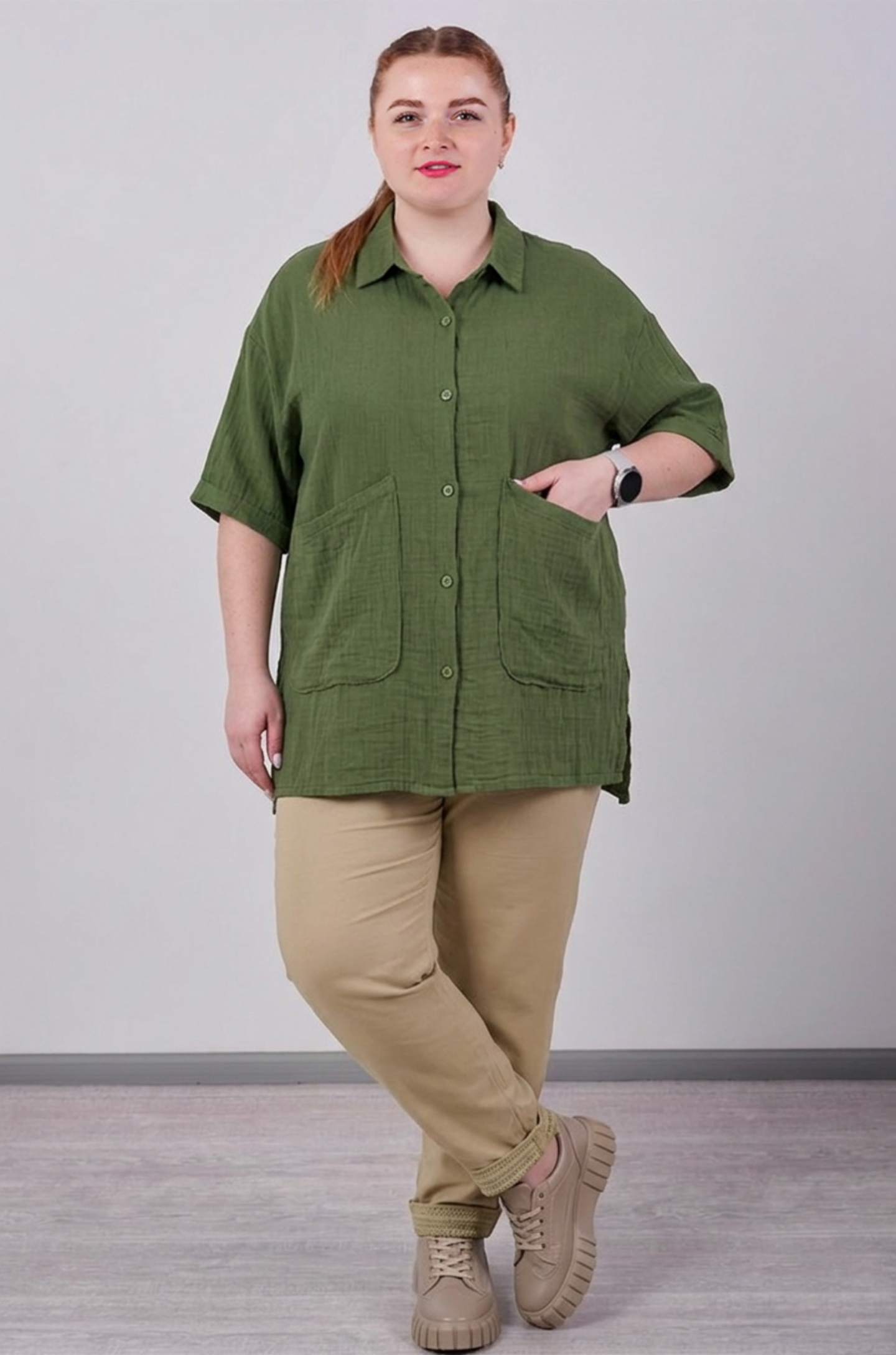 Туніка пряма на ґудзиках та з накладними кишенями великих розмірів