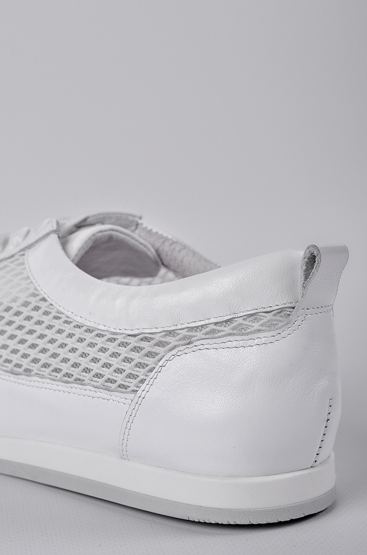 Білі спортивні туфлі зі шкіри та текстильної сітки великих розмірів