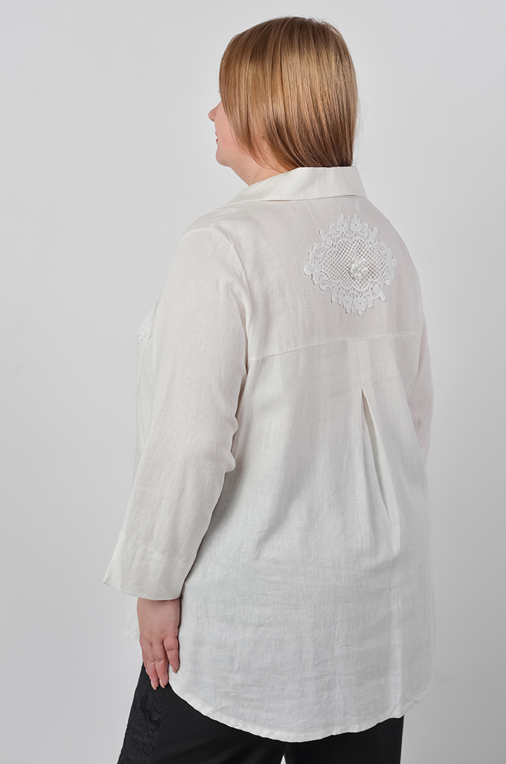 Туніка в молочному відтінку з мереживними акцентами великих розмірів