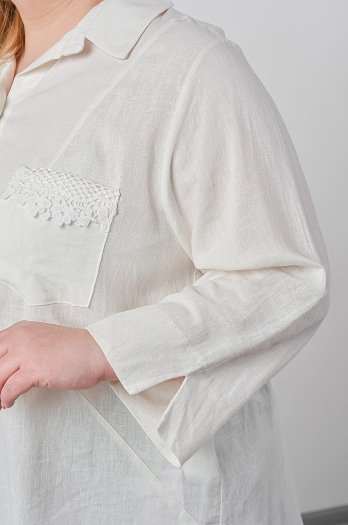 Туніка в молочному відтінку з мереживними акцентами великих розмірів