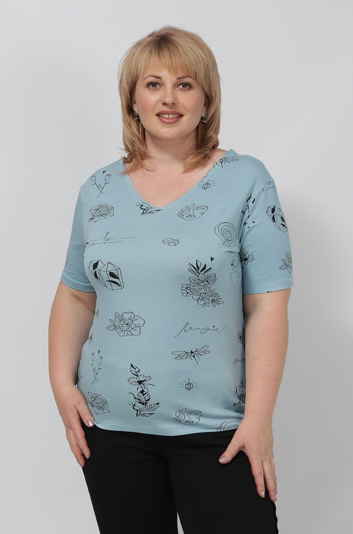 Футболка в принт з трикутним вирізом горловини батал