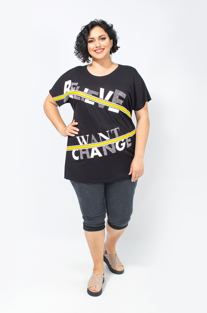 Футболка в стильні написи батал