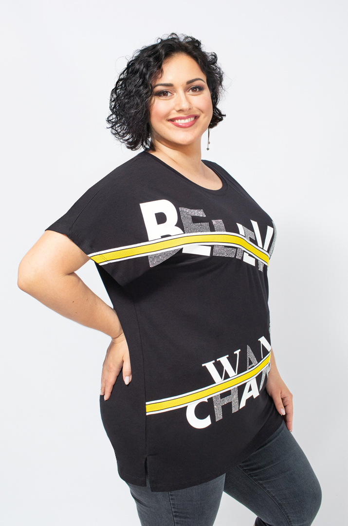 Футболка в стильні написи батал