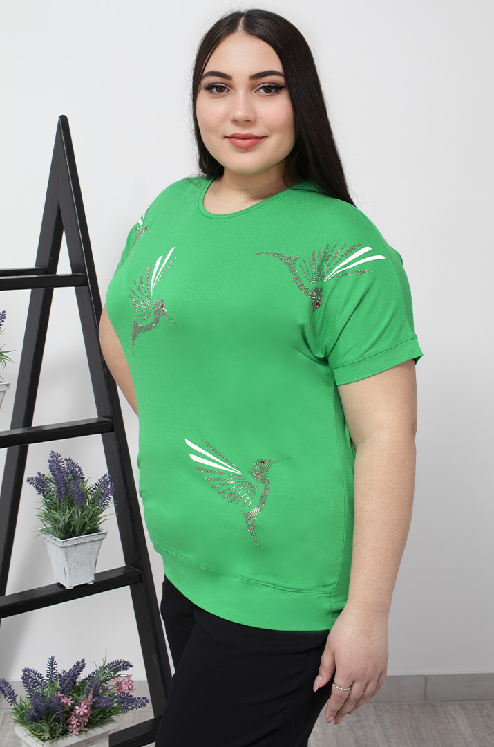Футболка коротка декорована пташками зі стразів батал