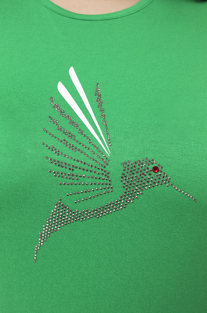 Футболка коротка декорована пташками зі стразів батал