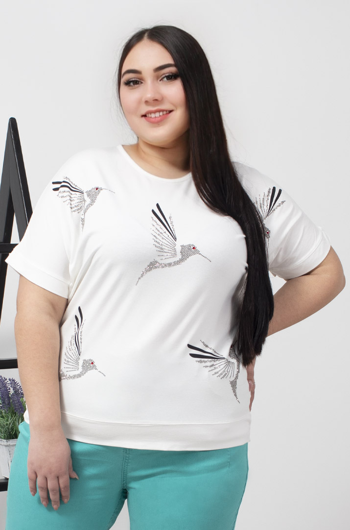 Футболка коротка декорована пташками зі стразів батал
