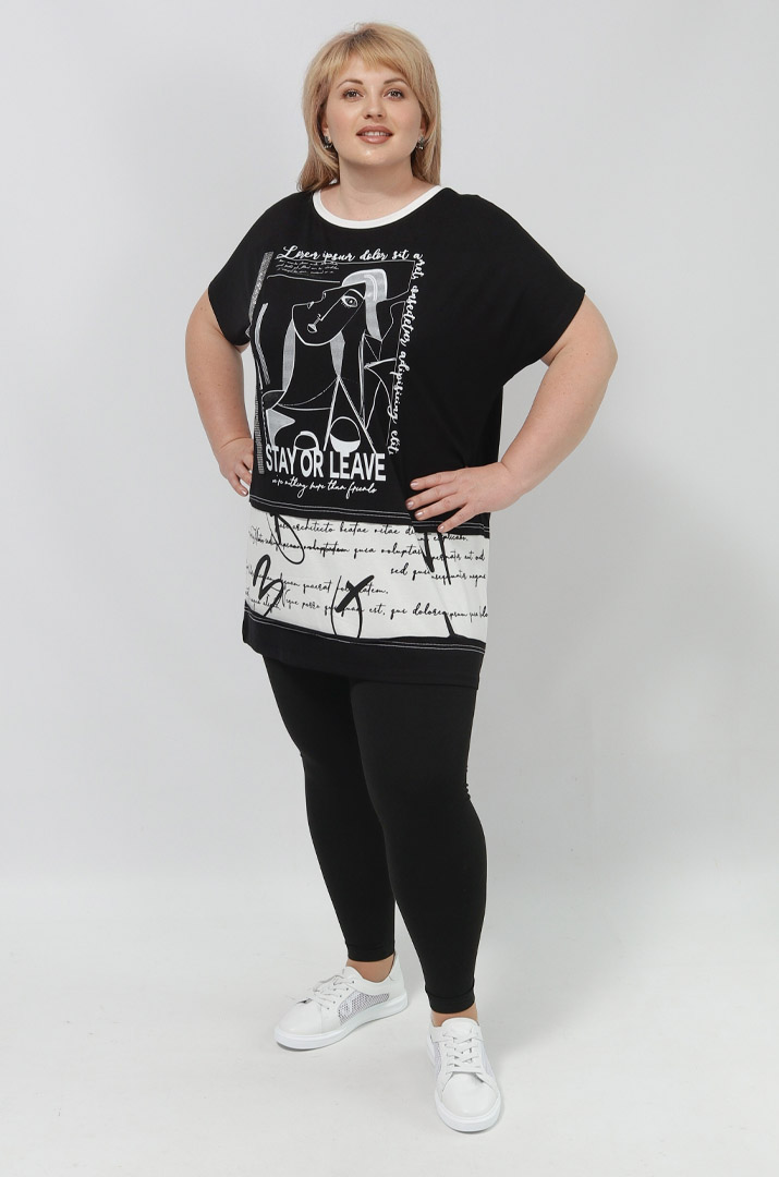 Чорно-біла футболка в стильний принт батал