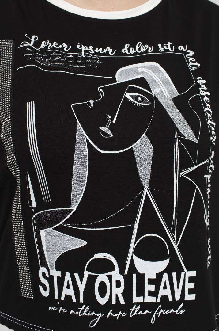 Чорно-біла футболка в стильний принт батал