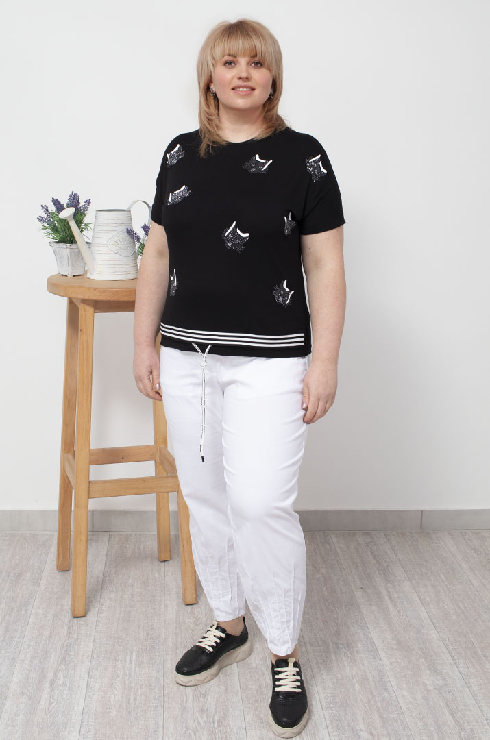 Футболка со шнуровкой и котиками из стразов батал