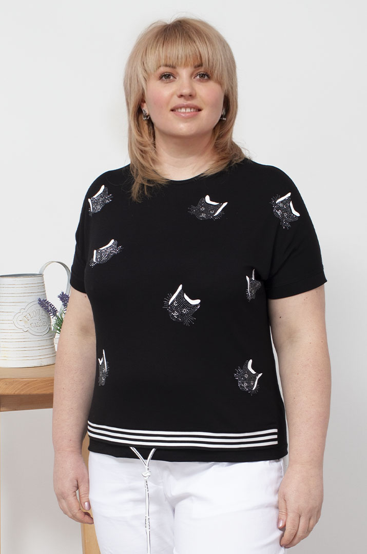 Футболка со шнуровкой и котиками из стразов батал