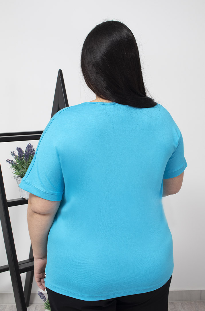 Футболка со шнуровкой и котиками из стразов батал