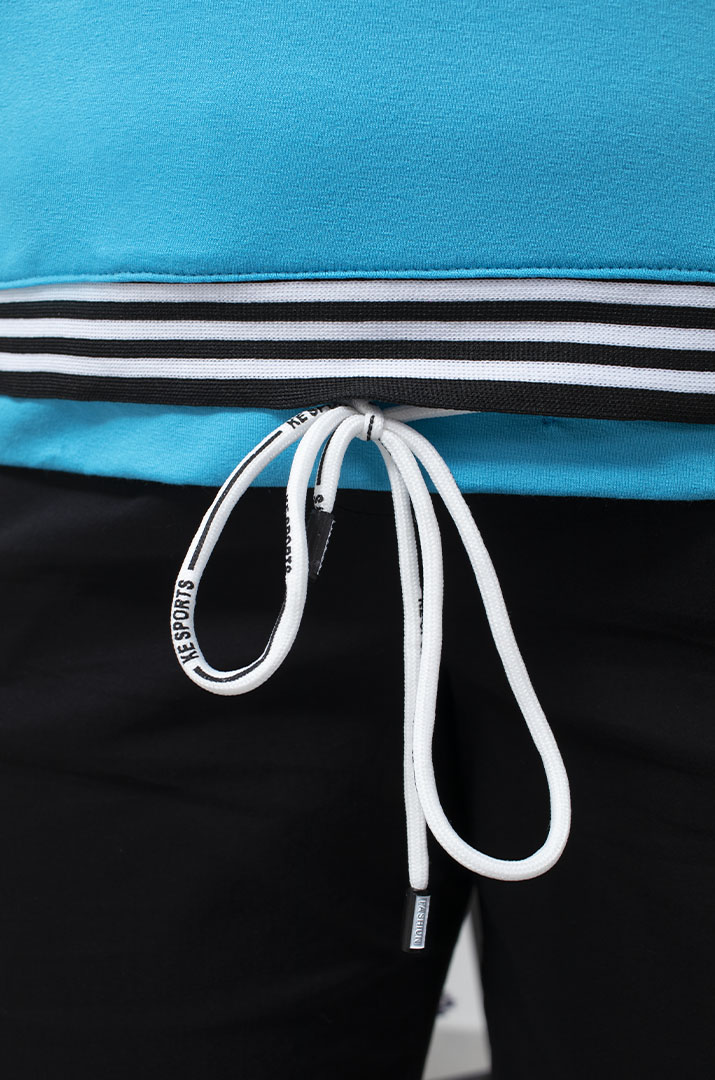 Футболка со шнуровкой и котиками из стразов батал