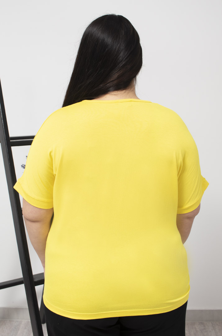 Футболка со шнуровкой и котиками из стразов батал